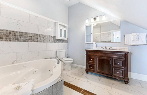 Faubourg Lafayette Condo | Spacious 5-bedroom condo in charming New Orleans