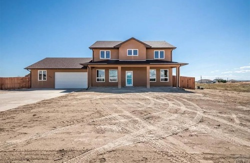 Pueblo West House | Spacious 5-bedroom house with AC and WiFi in pleasant Pueblo West