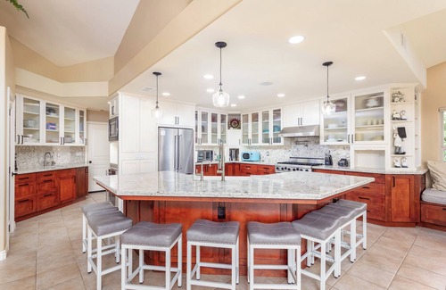 Three Rivers House | Spacious 5-bedroom house in awesome Three Rivers with AC, fitness room, WiFi