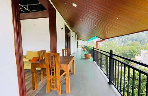 Kandy Villa | Spacious 5-bedroom villa with WiFi and AC in charming Kandy
