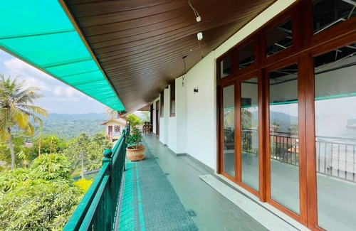 Kandy Villa | Spacious 5-bedroom villa with WiFi and AC in charming Kandy