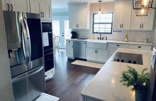 Gulf Breeze House | Spacious 5 BR, Beautiful Sunsets on Golf Course