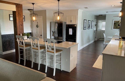 Gulf Breeze House | Spacious 5 BR, Beautiful Sunsets on Golf Course