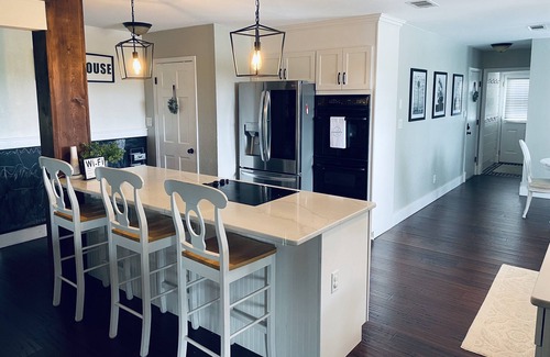 Gulf Breeze House | Spacious 5 BR, Beautiful Sunsets on Golf Course