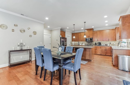 Beaverton House | Spacious 5-BR Family Home w/Backyard, AC, WiFi – Kid-Friendly Neighborhood!