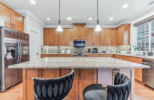 Beaverton House | Spacious 5-BR Family Home w/Backyard, AC, WiFi – Kid-Friendly Neighborhood!