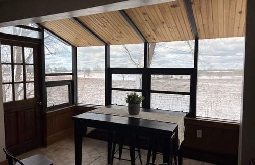 North East House | Spacious 5 BR Home w/Hot Tub in Wine Country on Lake Erie