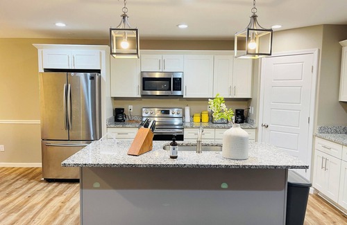 Audubon Park House | Spacious 5B house near UM/large parking space Summer Special!
