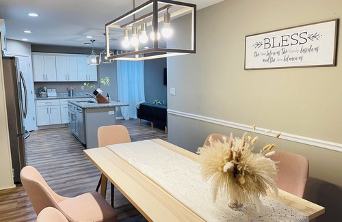 Audubon Park House | Spacious 5B house near UM/large parking space Summer Special!