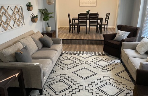 Grandview House | Spacious 5Bdrm-1K,3Q,2F,1T + 2 fully equipped kitchens