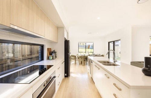 Sunnybank House | Spacious 5BR Home in Heart of Sunnybank |Sleeps 10