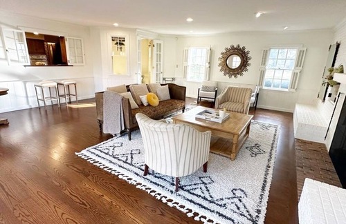South Bend House | Spacious 5BR Home! Walk to ND & Downtown! Sleeps 10+