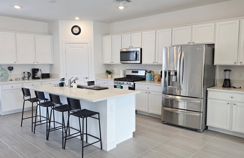 Sovana House | Spacious 5BR House ★ Pool Table ★ Arcades