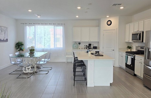 Sovana House | Spacious 5BR House ★ Pool Table ★ Arcades