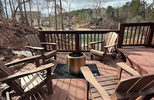 Dadeville House | Spacious 5BR, private dock, quiet cove, great for kids and close to Auburn!