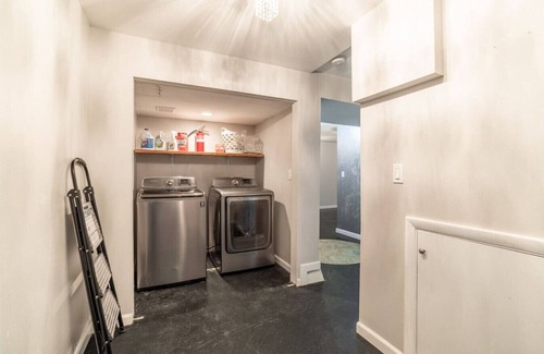 Post Falls House | Spacious 5BR Retreat w/Pickleball, Pool Table, and rooftop deck