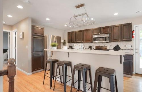 Arvada Plaza Area House | Spacious 5br Retreat W Patio & Hot Tub