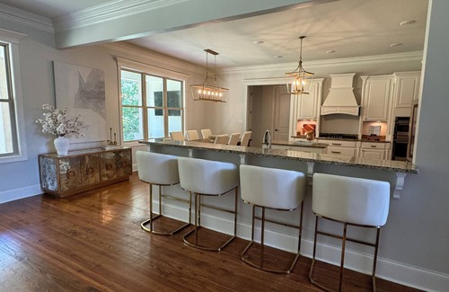 Oxford House | Spacious 6 bd, 7 ba, Sleeps 12+ Oxford Oasis!