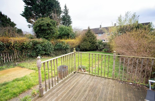 Luton House | Spacious 6 Bed Haven in Luton: Contractor-Friendly