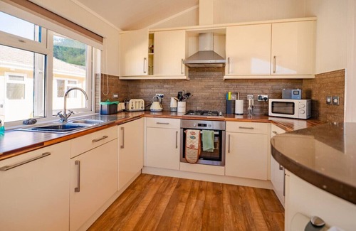 Narberth House | Spacious 6 Bed Lodge - Stepaside