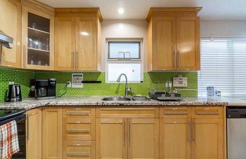 Mount Pleasant House | Spacious 6-Bedroom, 2.5-Bath Home Near Downtown w/4 Parking Spots and A/C