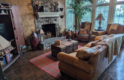Lexington House | Spacious 6-Bedroom House Near Keeneland & UK Football
