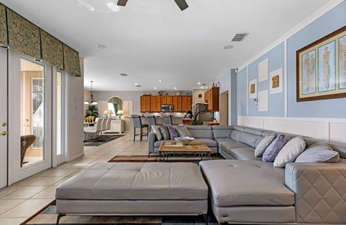 Bellavida House | Spacious 6-Bedroom Home with Private Pool and lake Views