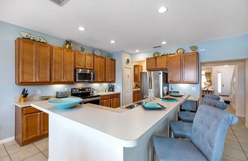 Bellavida House | Spacious 6-Bedroom Home with Private Pool and lake Views