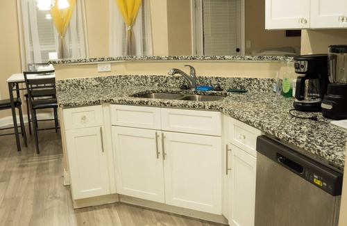 Rex House | Spacious 6-bedroom house near Atlanta with WiFi, king bed