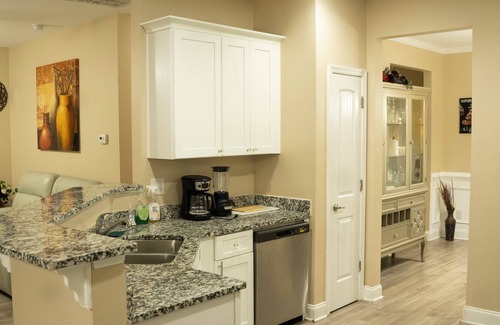 Rex House | Spacious 6-bedroom house near Atlanta with WiFi, king bed