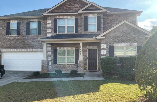 Rex House | Spacious 6-bedroom house near Atlanta with WiFi, king bed