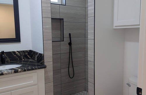 Clovis House | Spacious 6-bedroom house in marvelous Clovis with WiFi, AC