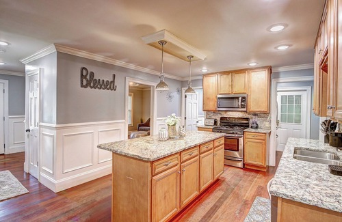 Douglasville House | Spacious 6-bedroom pool estate in charming Douglasville with WiFi, AC