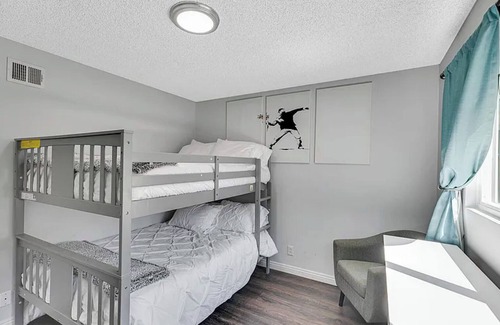 Simi Valley House | Spacious 6-bedroom house in lovely Simi Valley with 6 hole putting course & gym