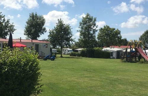 Veere House | Spacious 6 persons holiday chalet on child-friendly mini camping in Veere