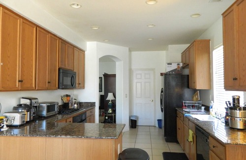Roosevelt House | Spacious 6b/3b safe&quiet, +15 beds, jacuzzi, fireplace, exotic fruits