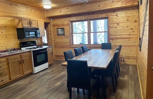 Cable Cabin | Spacious 6bed/6bath Lakefront Cabin 5mins to Cable