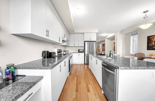 Burlington House | *Spacious* 6bed Home near Pier/Niagara/Toronto/QEW