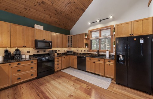 Lincoln House | Spacious 6BR Family Vacation Dream Home, Book Now!
