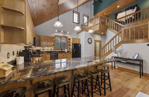 Lincoln House | Spacious 6BR Family Vacation Dream Home, Book Now!