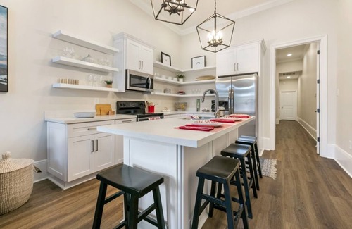 Faubourg Lafayette House | Spacious 6BR Hideaway: Minutes to French Quarter