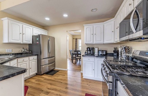 Glenwillow House | Spacious 6BR Home - Near CLE/Solon