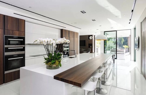 Beverly Hills House | Spacious 7-bedroom house with AC, WiFi in delightful Beverly Hills