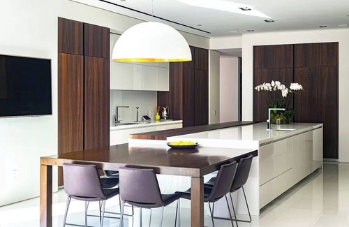 Beverly Hills House | Spacious 7-bedroom house with AC, WiFi in delightful Beverly Hills