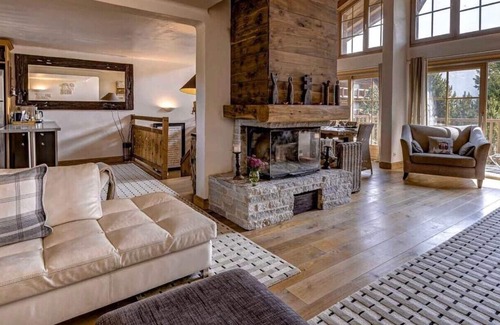 Le Praz Ski Chalet | Spacious 7 Bedroom Chalet with Hot tub & Sauna, 350m the ski lifts