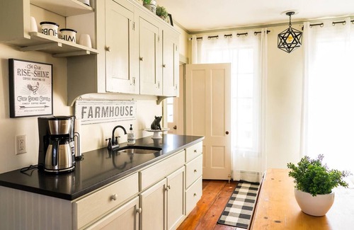 Boscawen House | Spacious 7-bedroom Historic Country Inn near Concord