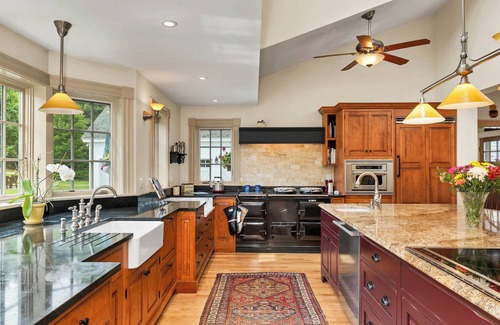 Union House | Spacious 7-bedroom house in tranquil Wolfeboro