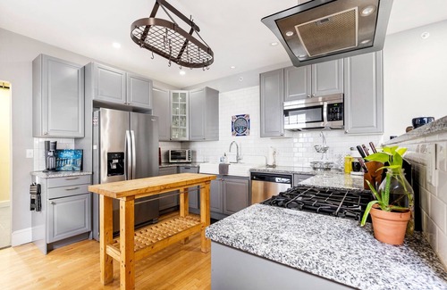 Oakdale House | Spacious 7-bedroom house in marvelous Portland with AC, WiFi