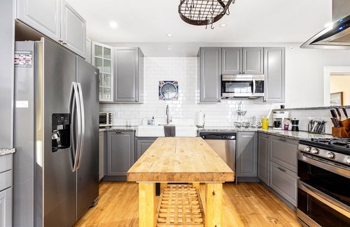 Oakdale House | Spacious 7-bedroom house in marvelous Portland with AC, WiFi
