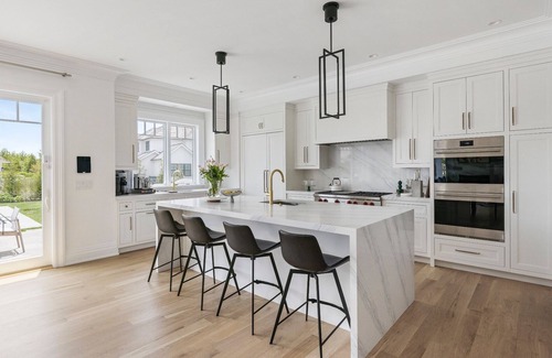 Southampton House | Spacious 7-bedroom house with fitness room, WiFi in delightful Southampton